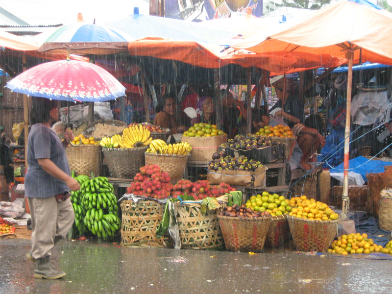 A rainy day at the market in Parapat